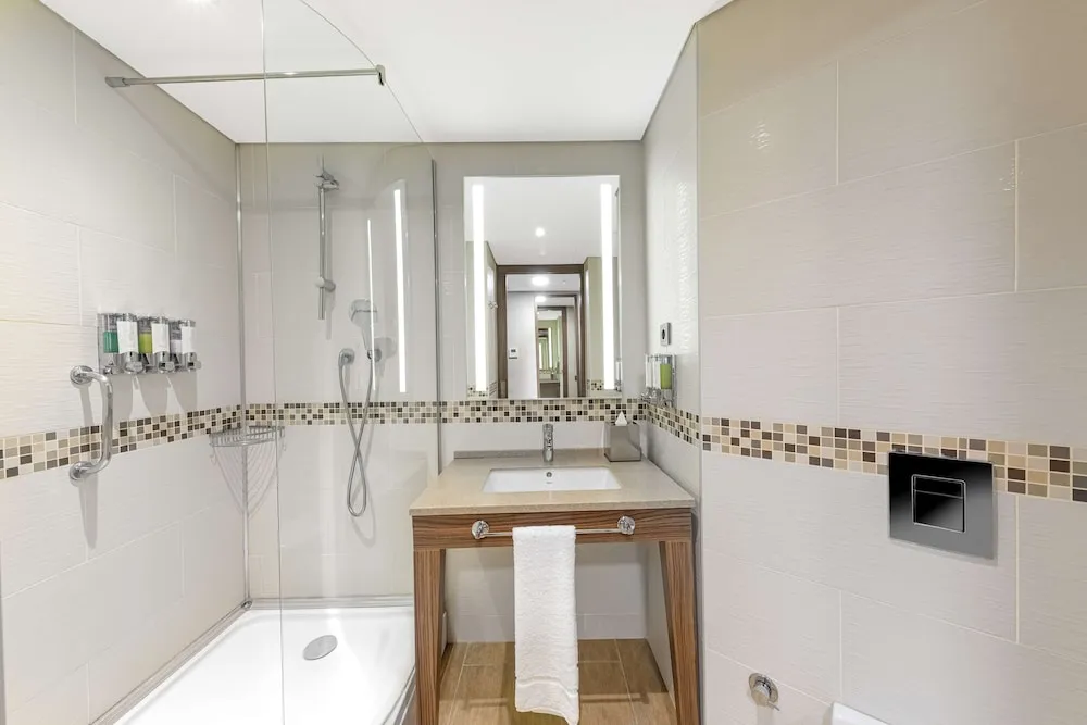 Oda, 1 Büyük (Queen) Boy Yatak, Sigara İçilmez