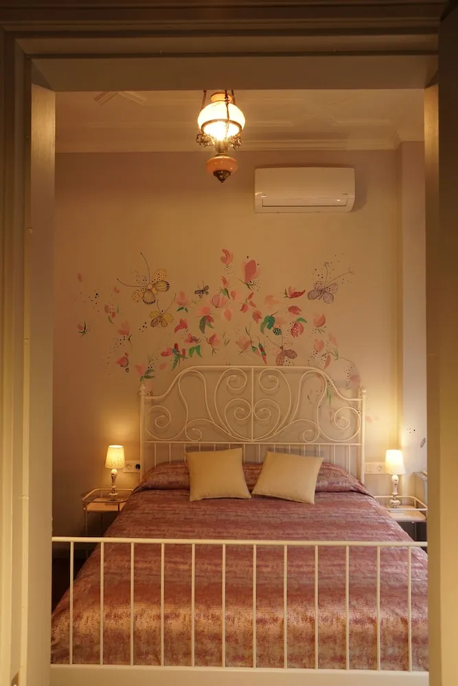 Pink Judas Tree Room