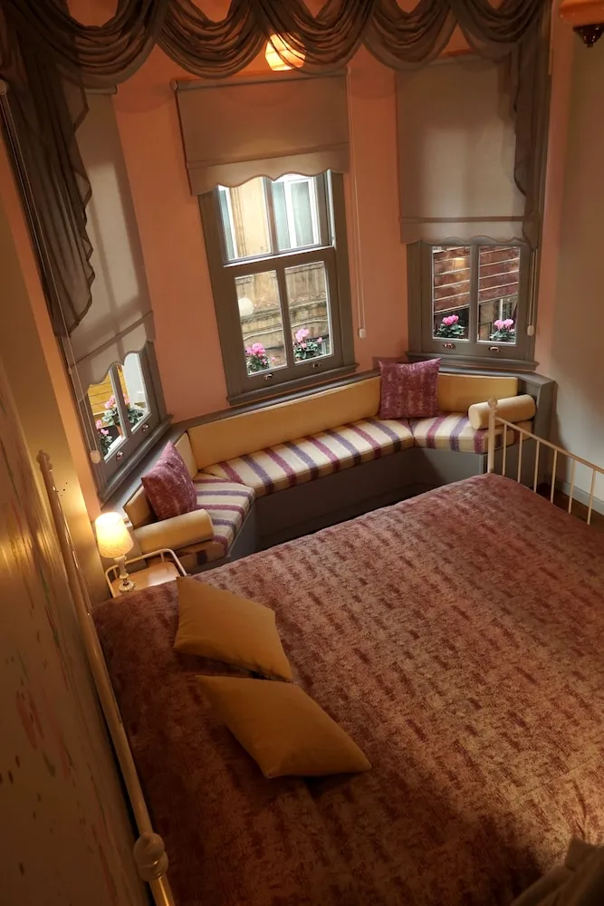 Pink Judas Tree Room