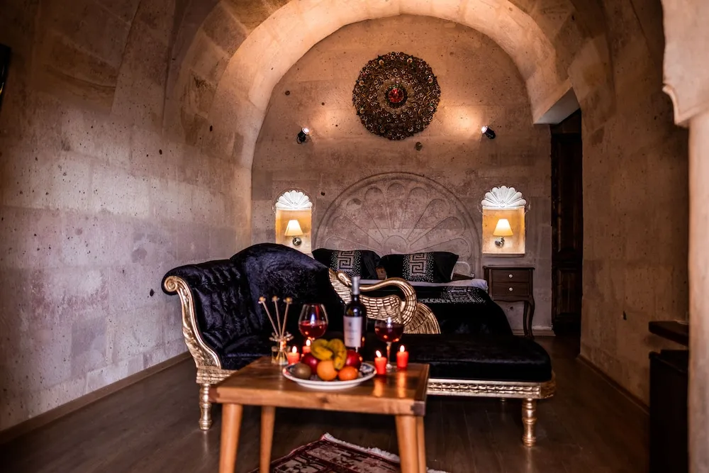 107- KHAN PADISHAN SUITE