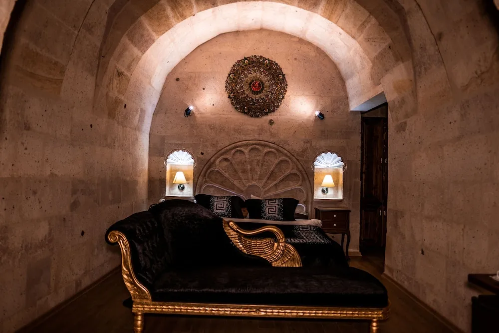 107- KHAN PADISHAN SUITE