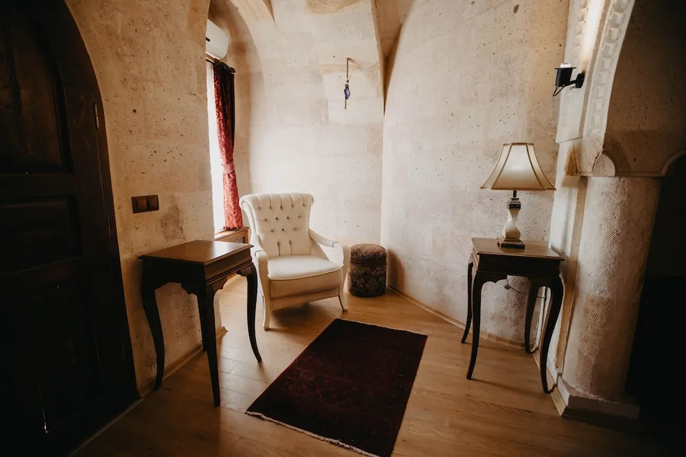 107- KHAN PADISHAN SUITE