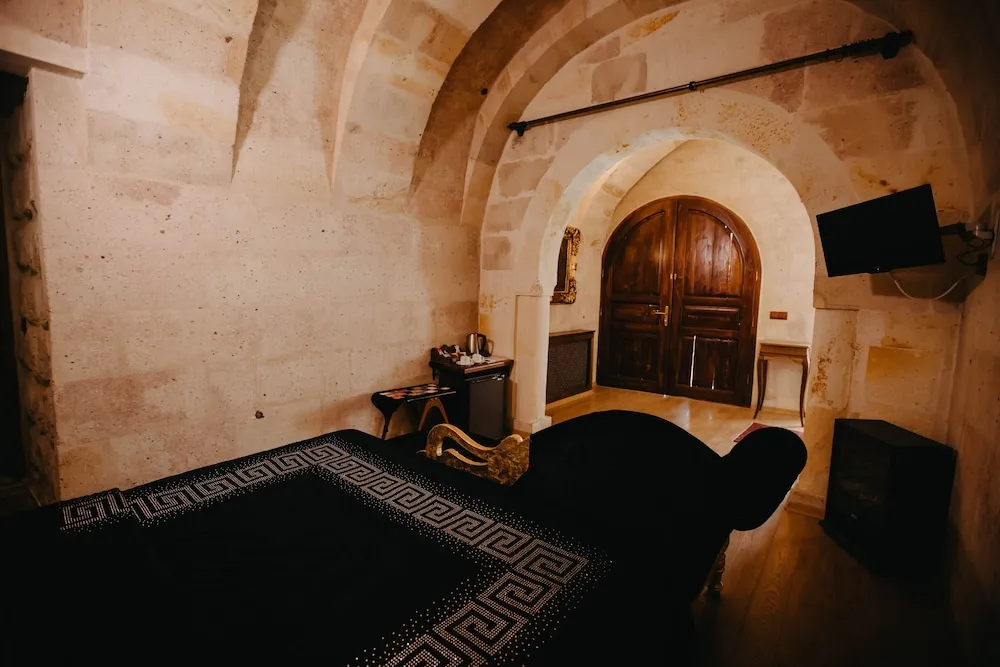107- KHAN PADISHAN SUITE