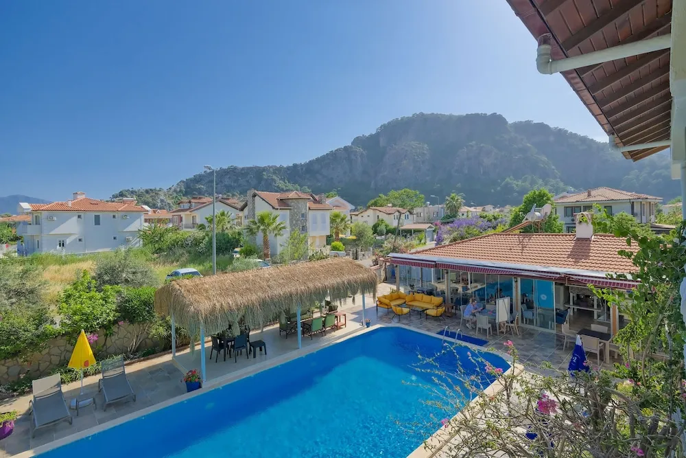 Superior İki Ayrı Yataklı Oda, Balkon, Havuz Manzaralı
