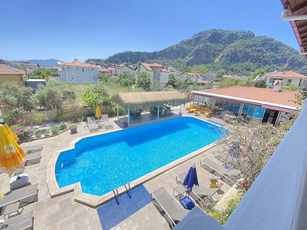 Superior İki Ayrı Yataklı Oda, Balkon, Havuz Manzaralı