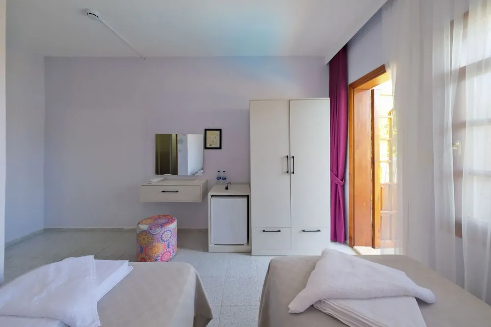 Superior İki Ayrı Yataklı Oda, Balkon, Havuz Manzaralı