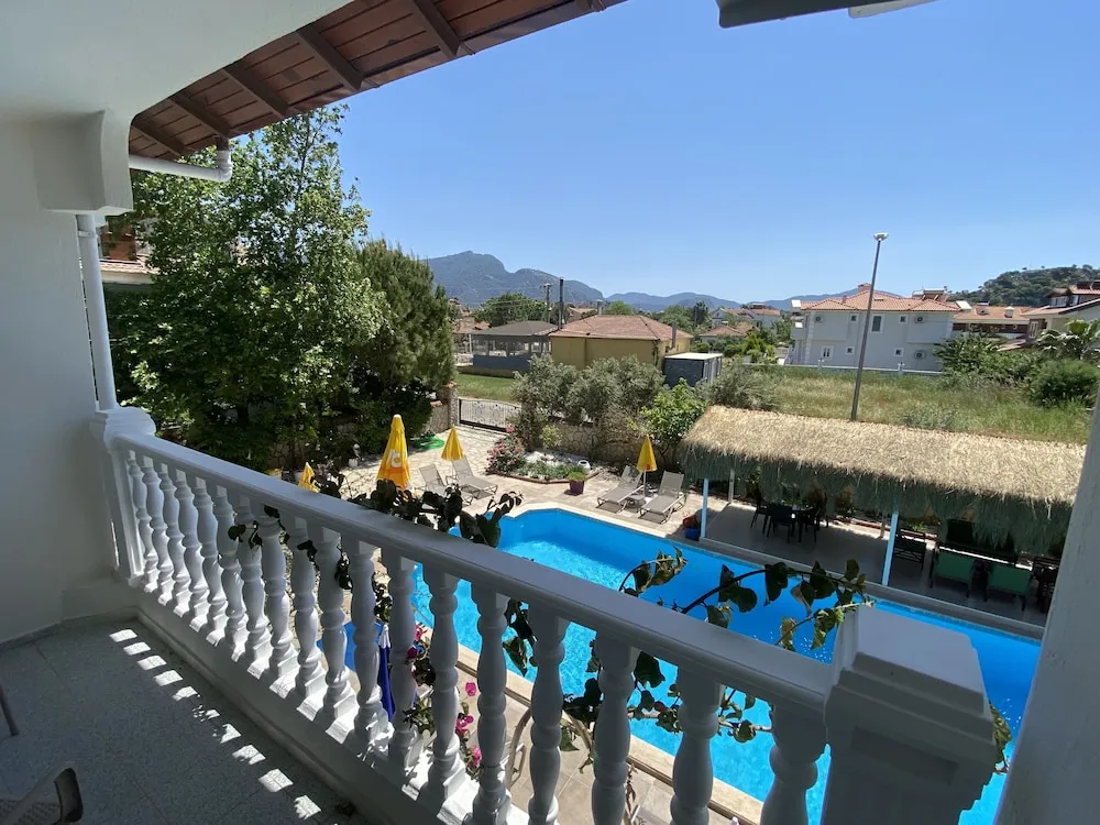 Superior İki Ayrı Yataklı Oda, Balkon, Havuz Manzaralı