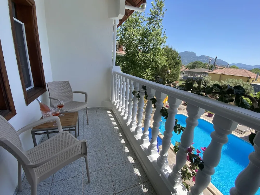 Superior İki Ayrı Yataklı Oda, Balkon, Havuz Manzaralı