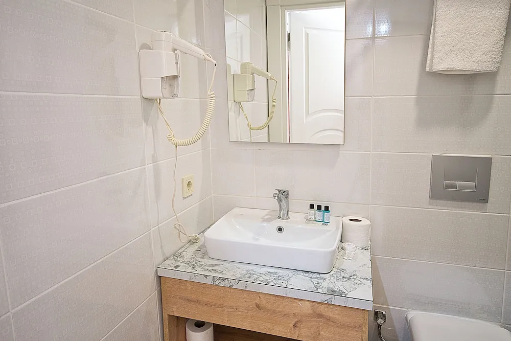 Comfort Tek Büyük Yataklı Oda