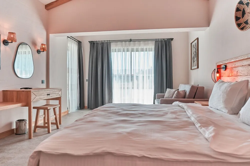 Honeymoon Tek Büyük Yataklı Oda, 1 Yatak Odası, Sigara İçilmez, Havuz Manzaralı