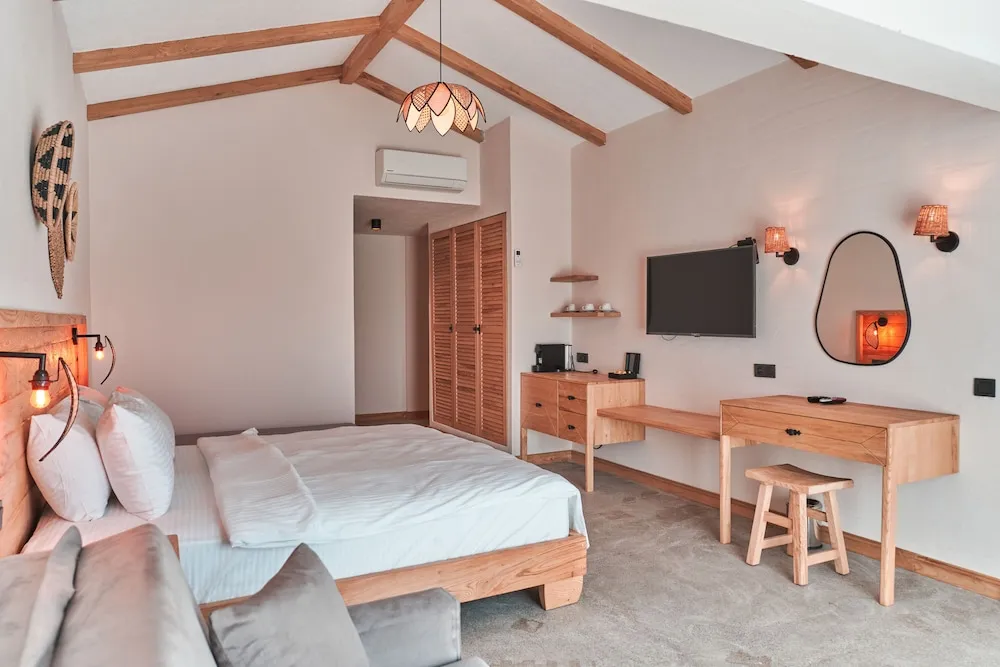 Honeymoon Tek Büyük Yataklı Oda, 1 Yatak Odası, Sigara İçilmez, Havuz Manzaralı