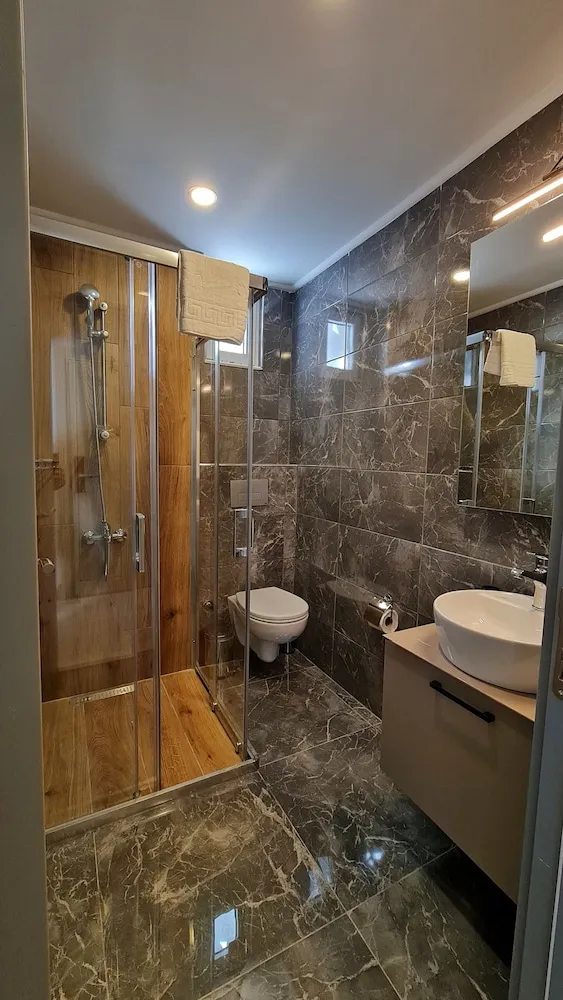 Tek Büyük Yataklı Oda, Balkon, Deniz Manzaralı