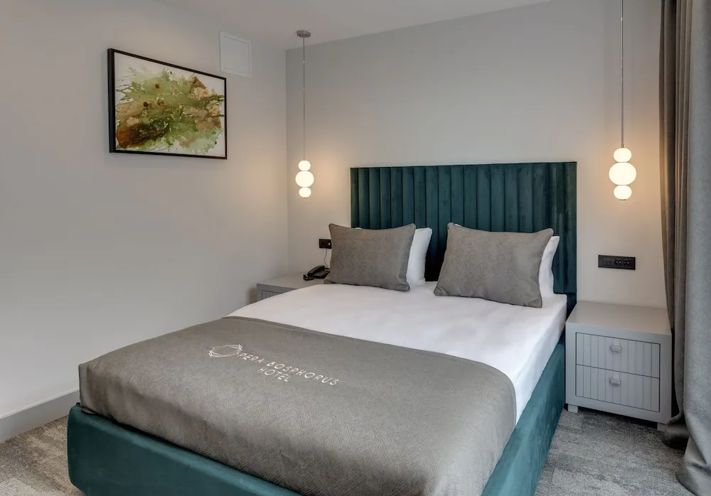 Standard Tek Büyük Yataklı Oda, Kısmi Deniz Manzaralı