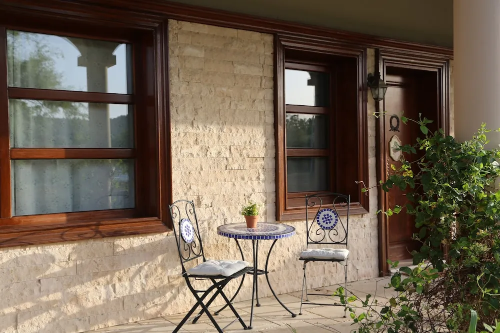 Family Oda, Bahçe Manzaralı