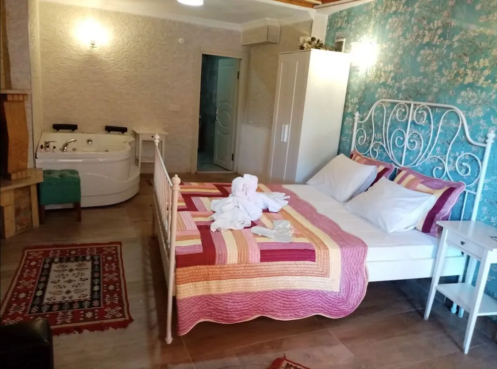 Jakuzili Somineli Luxury Suit