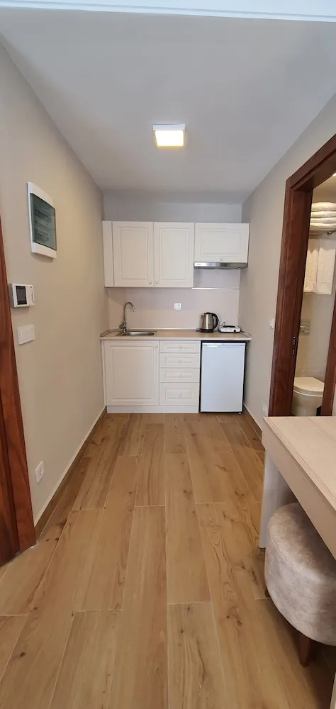 DELUXE TRIPLE APART WITH BALCONY