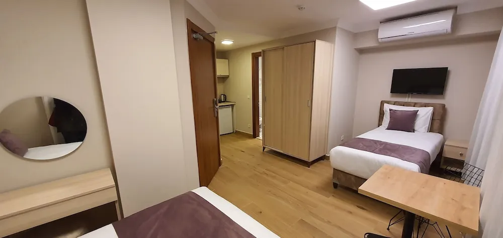 DELUXE TRIPLE APART WITH BALCONY