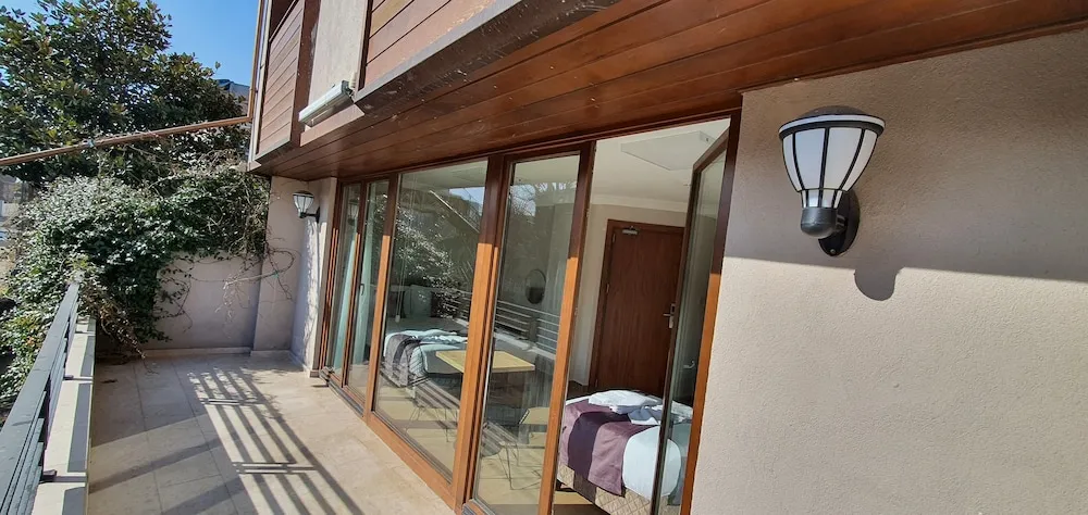 DELUXE TRIPLE APART WITH BALCONY