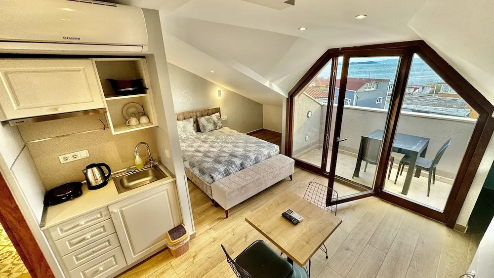 DELUXE APART SEA WIEW WITH BALCONY