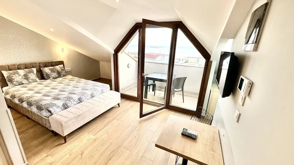 DELUXE APART SEA WIEW WITH BALCONY