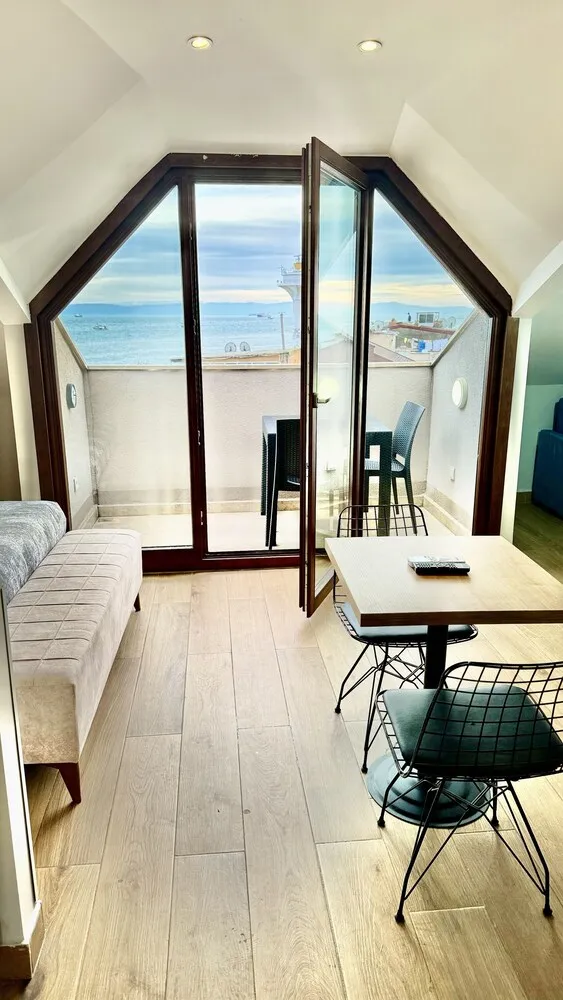 DELUXE APART SEA WIEW WITH BALCONY