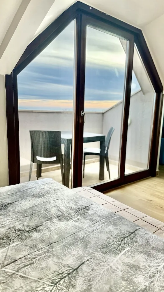 DELUXE APART SEA WIEW WITH BALCONY