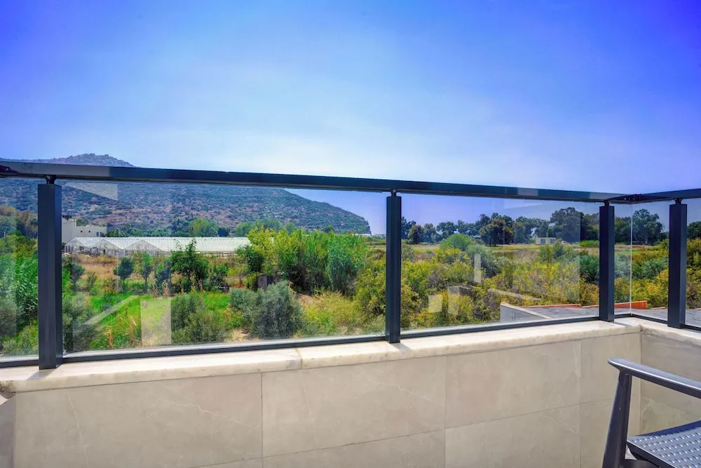 Family Oda, Balkon, Bahçe Manzaralı