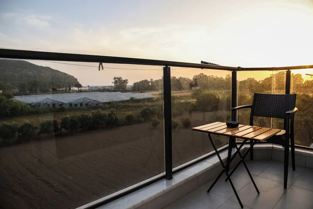 Family Oda, Balkon, Bahçe Manzaralı