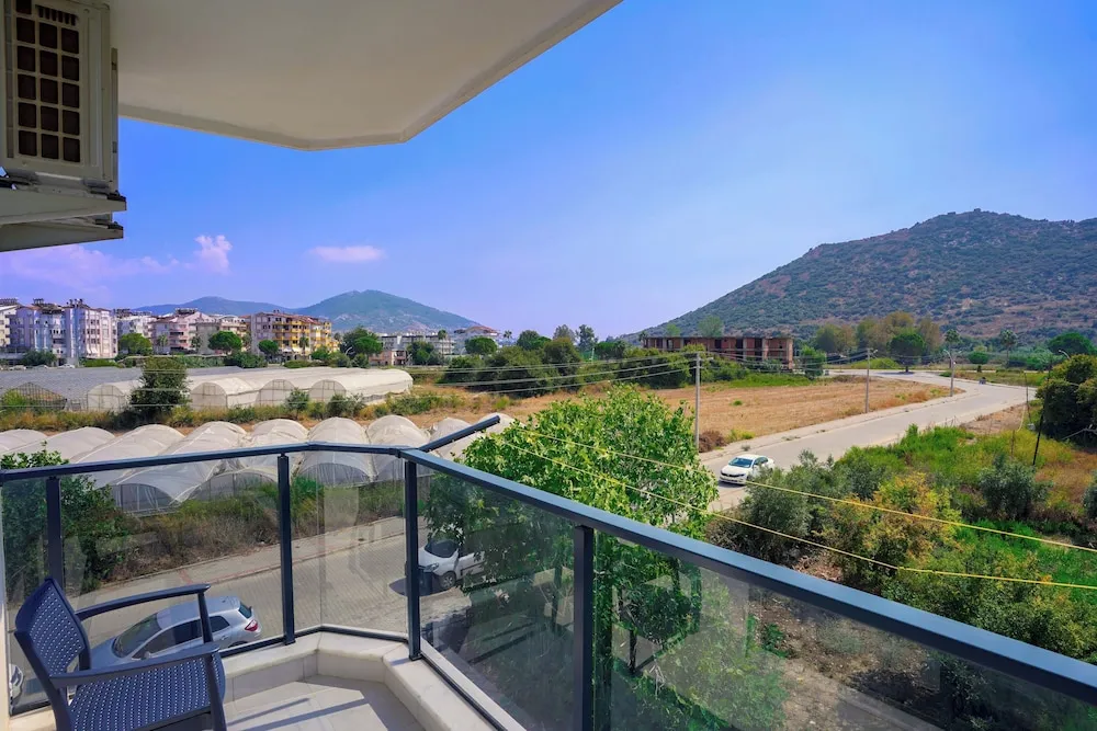 Family Oda, Balkon, Bahçe Manzaralı