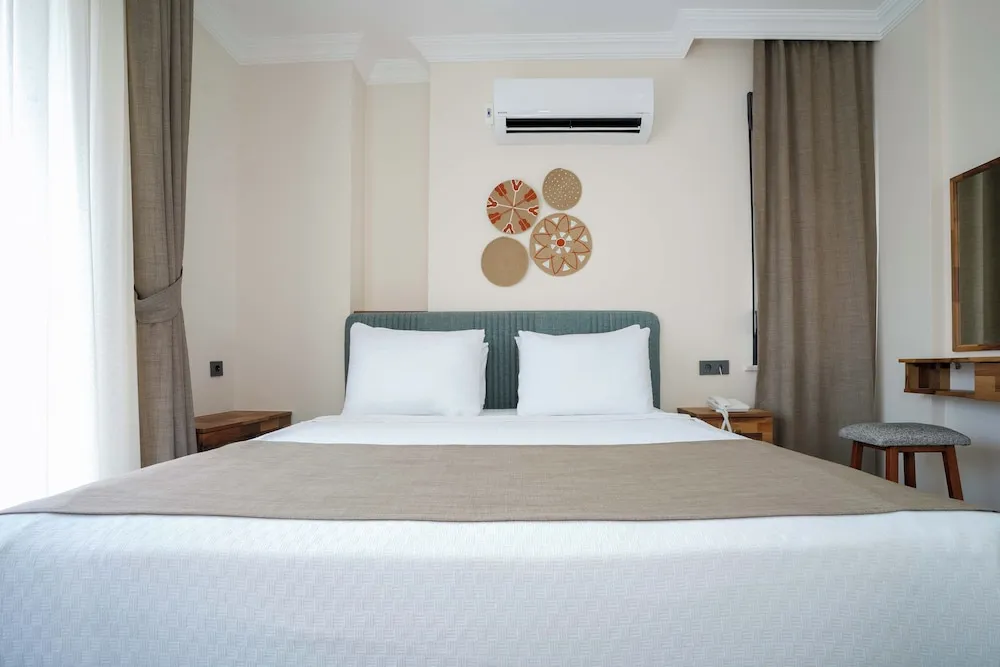 Standard Tek Büyük Yataklı Oda, Balkon, Bahçe Manzaralı