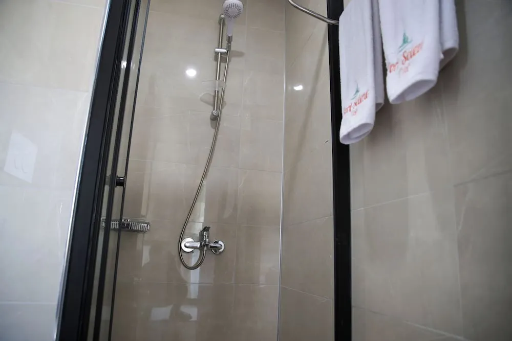 Standard Tek Büyük Yataklı Oda, Balkon, Bahçe Manzaralı