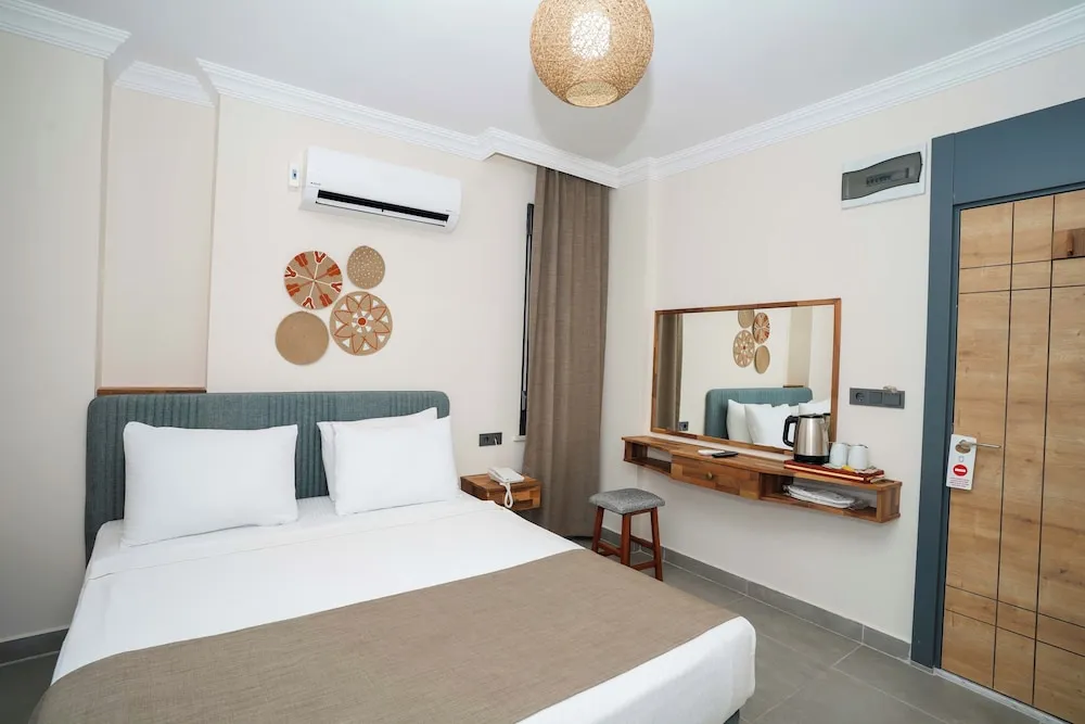 Standard Tek Büyük Yataklı Oda, Balkon, Bahçe Manzaralı