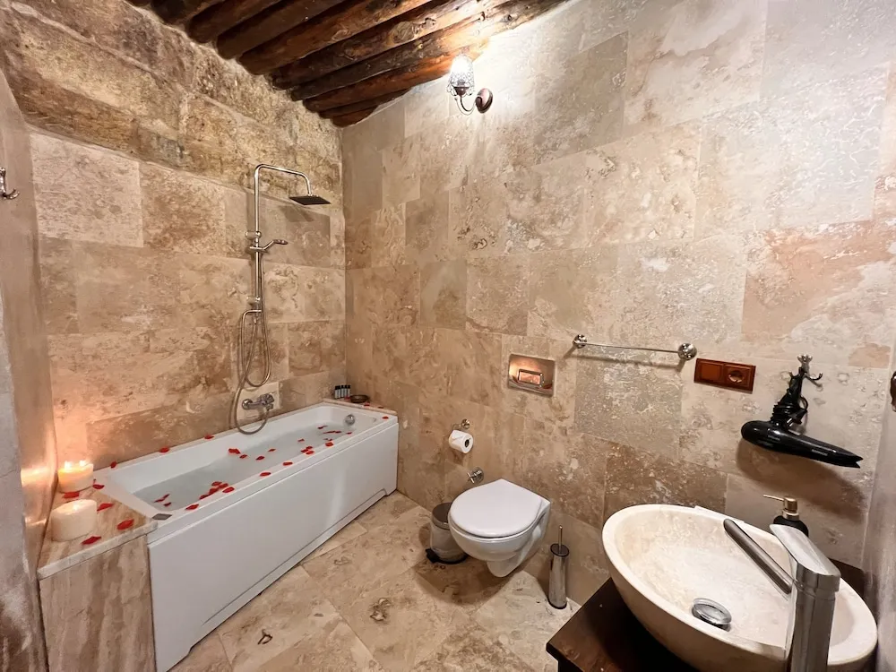 Hezen Oda / Hezen Room