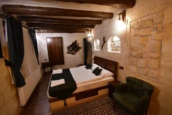 Shadow Cave House