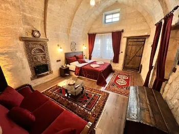 Shadow Cave House