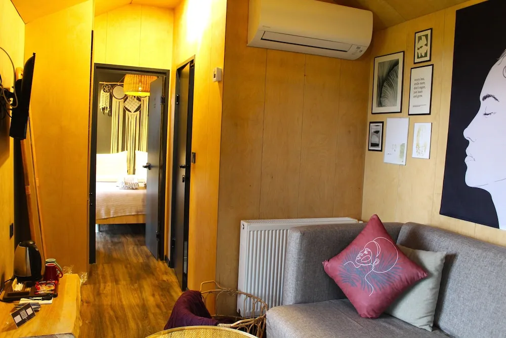 Senior Karavan, Göl Manzaralı