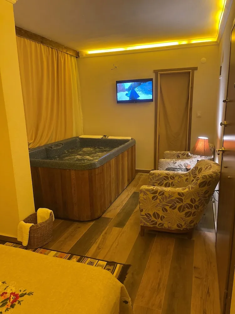 Deluxe Tek Büyük Yataklı Oda, Sıcak Su Küveti
