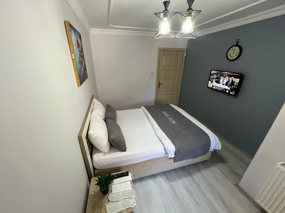 Basic Tek Büyük Yataklı Oda