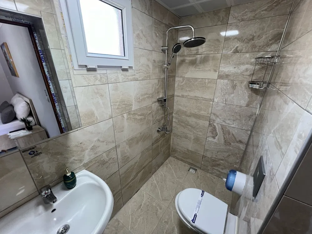 Basic Tek Büyük Yataklı Oda