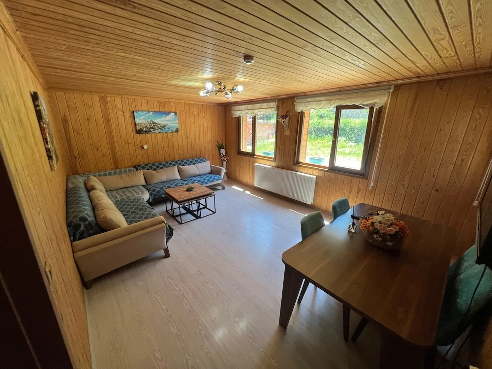 Family Apart Daire, Göl Manzaralı