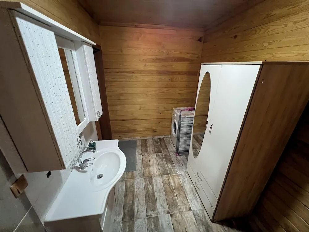 Family Apart Daire, Göl Manzaralı