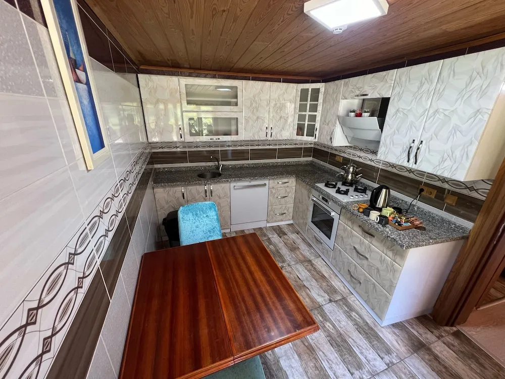 Family Apart Daire, Göl Manzaralı