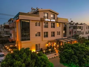 L'opera Deluxe Hotel