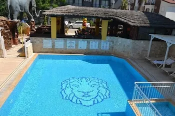 Safari Suit Apart Hotel