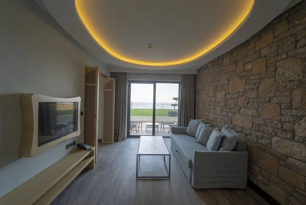 Oda, 1 En Büyük (King) Boy Yatak, Veranda, Kısmi Deniz Manzaralı