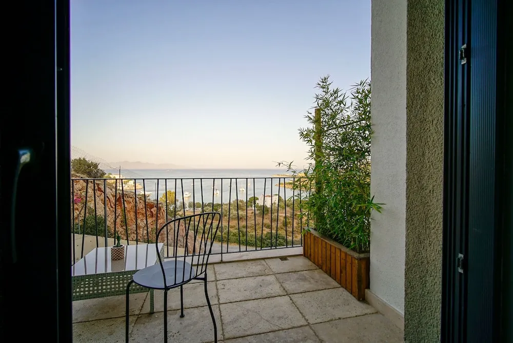 Design Tek Büyük Yataklı Oda, Sıcak Su Küveti, Deniz Manzaralı