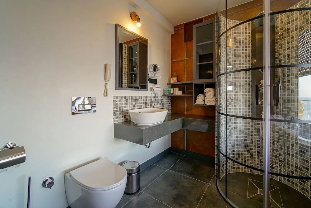 Design Tek Büyük Yataklı Oda, Sıcak Su Küveti, Deniz Manzaralı