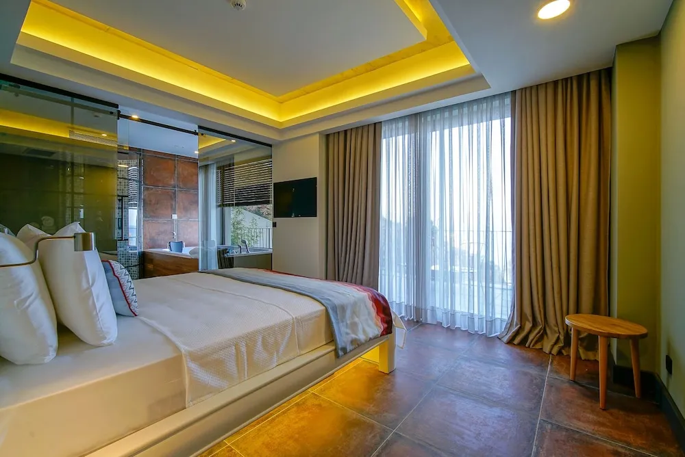 Design Tek Büyük Yataklı Oda, Sıcak Su Küveti, Deniz Manzaralı