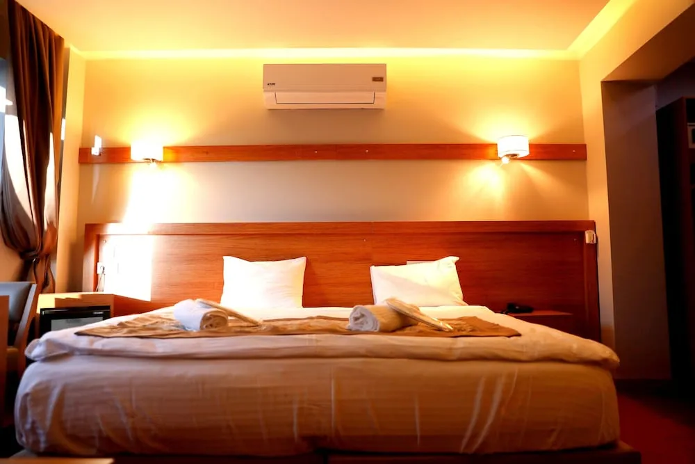 Elite Tek Büyük veya İki Ayrı Yataklı Oda