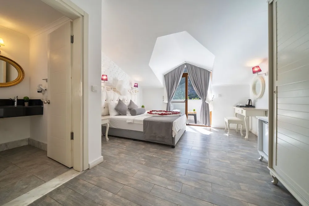 Deluxe Tek Büyük Yataklı Oda
